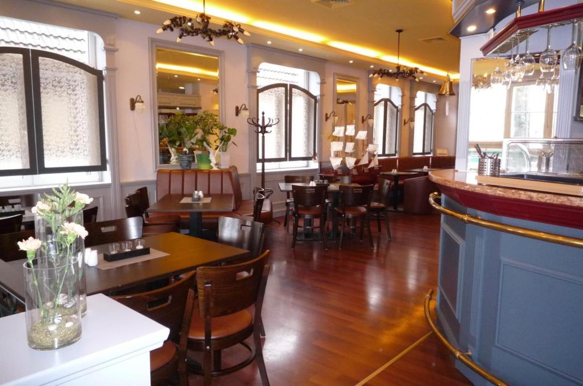 Doppelzimmer Lunch, Direkt Am Alten Strom Росток Екстериор снимка
